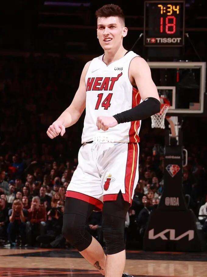 中的超级英 中的超级英